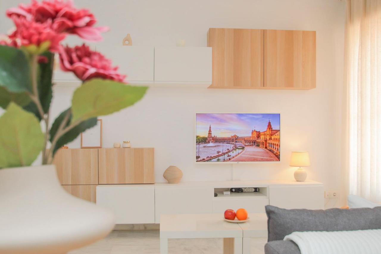 Modern - Luxe Queen Bed - Walk To Isla Magica * Sevilla